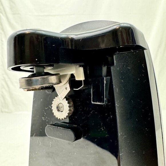 Oster Electric Can Opener with Power Pierce Cutting Blade Precise Edges Black - Picture 5 of 7